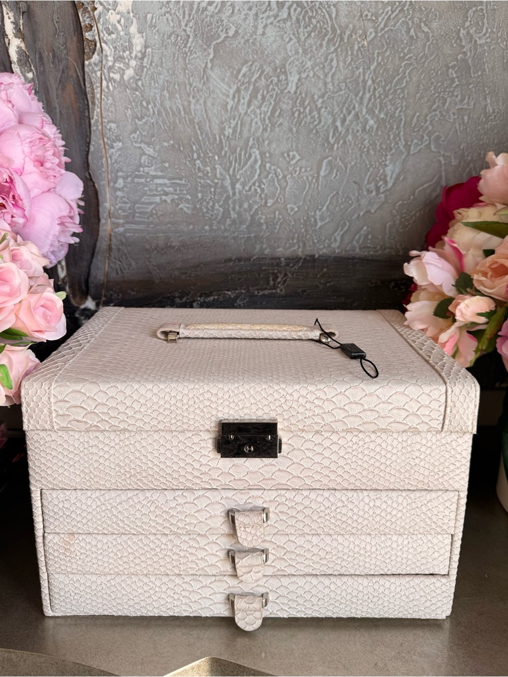 Premium Cream Jewelry Organizer Box with Faux Snakeskin Texture